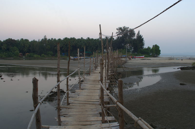 Palolem-footbridge.jpg