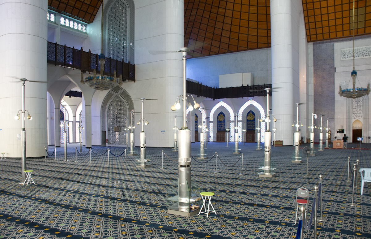 shah-alam-mosque-interior.jpg