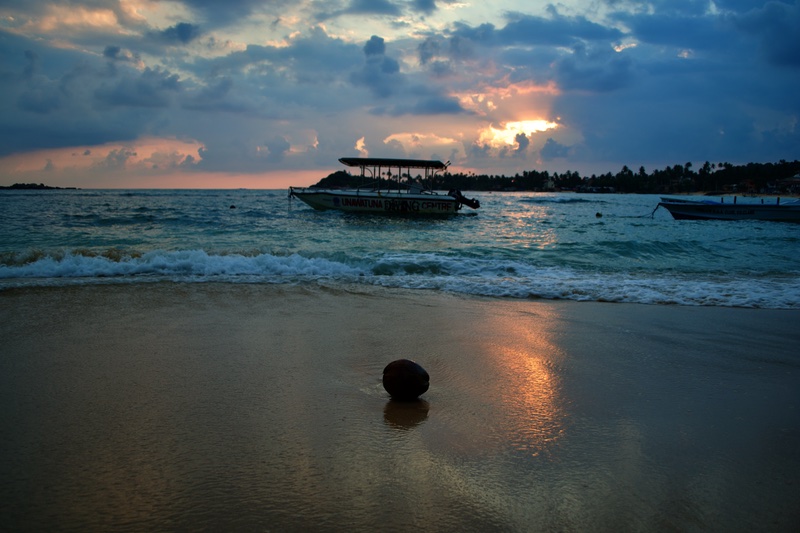 unawatuna-diving-boat.jpg